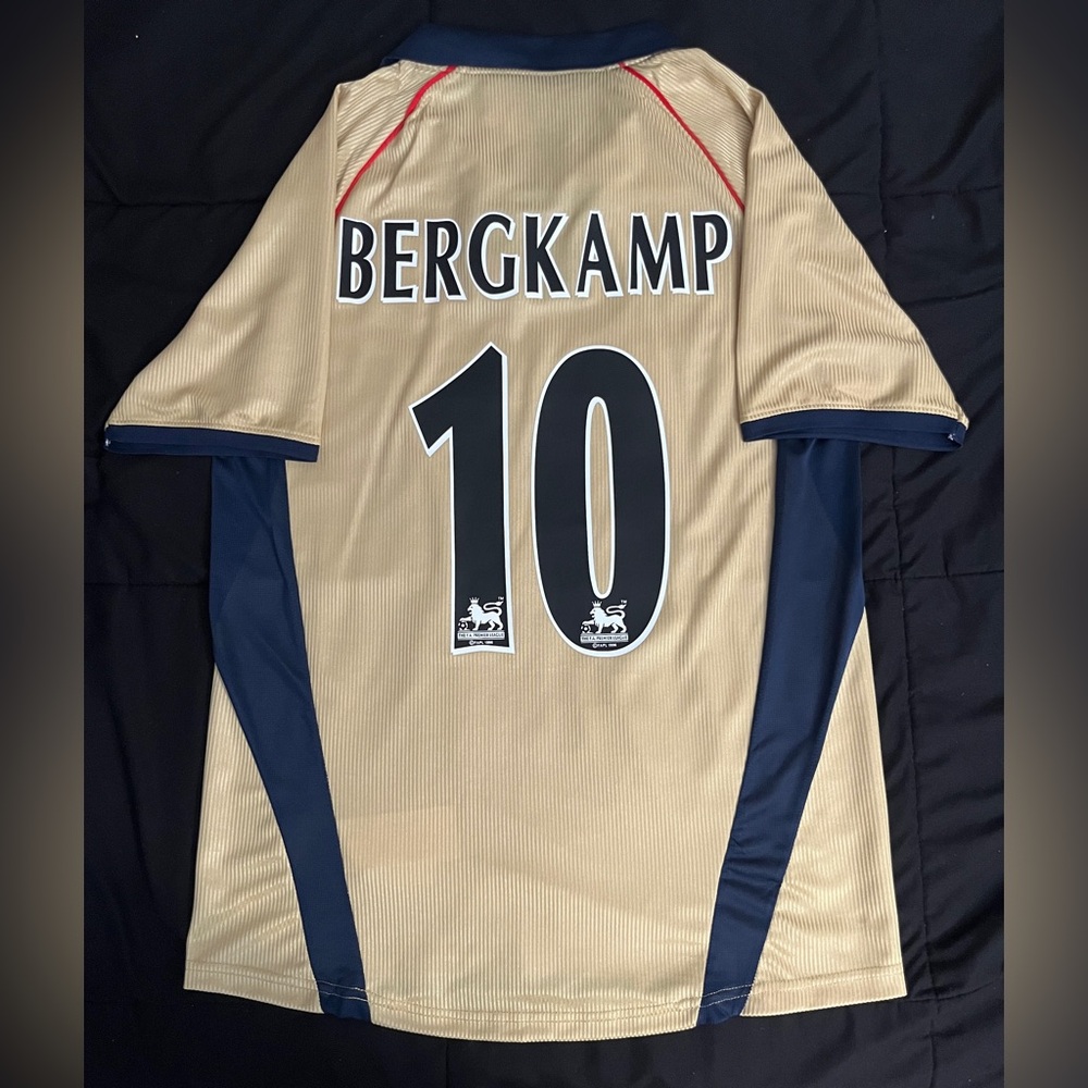 Arsenal Bergkamp #10 Retro Soccer Jersey sega 2001/2002 Beige